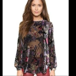 Haute Hippe Beautiful floral velvet blouse